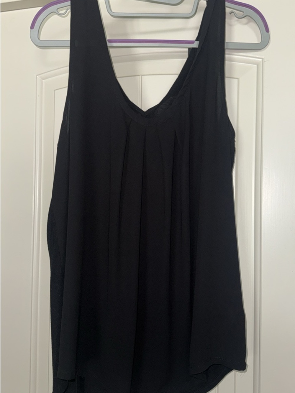 Women's Black Sleeveless V-Neck Tank Top